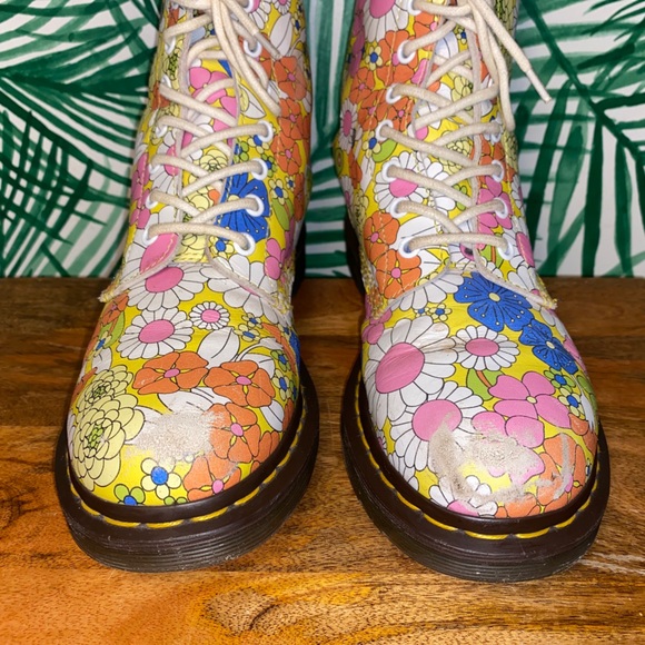 Dr. Martens Pascal Floral Hippie Daisy Leather Combat Boots Women’s US 9 - Picture 3 of 10